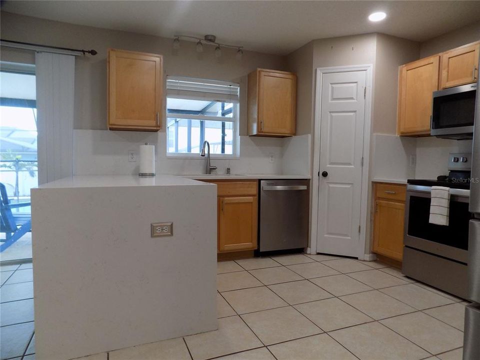 For Rent: $2,500 (4 beds, 2 baths, 2200 Square Feet)