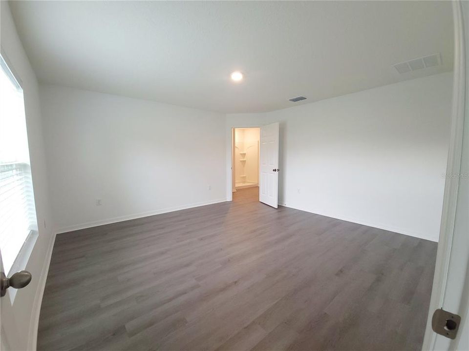 For Rent: $2,050 (4 beds, 2 baths, 2140 Square Feet)