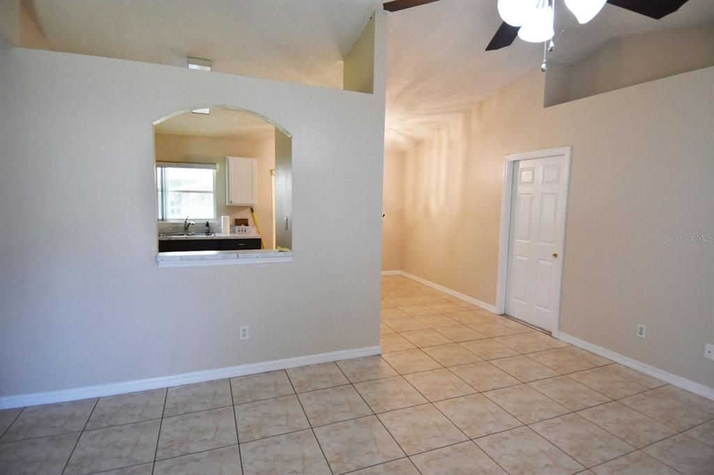 For Rent: $1,800 (3 beds, 2 baths, 1040 Square Feet)