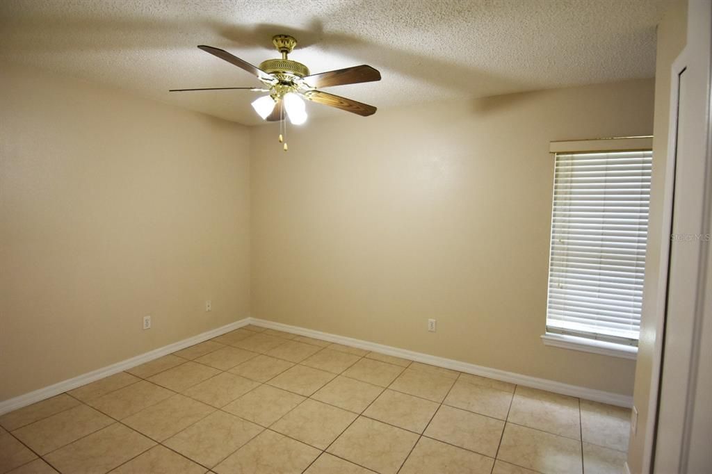 For Rent: $1,800 (3 beds, 2 baths, 1040 Square Feet)