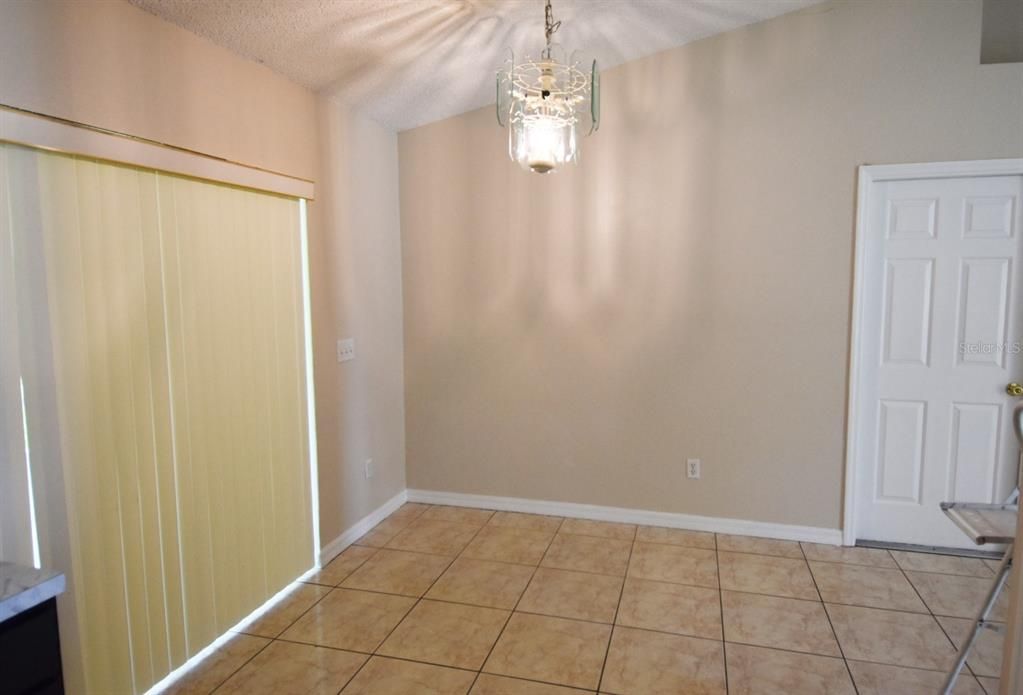 For Rent: $1,800 (3 beds, 2 baths, 1040 Square Feet)