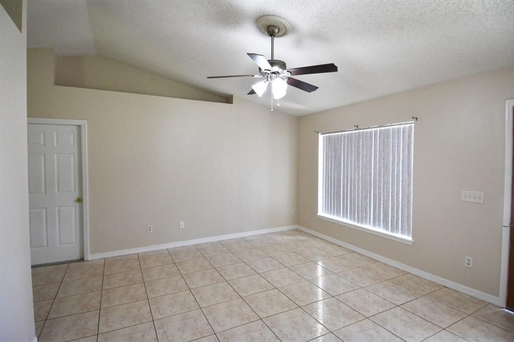 For Rent: $1,800 (3 beds, 2 baths, 1040 Square Feet)