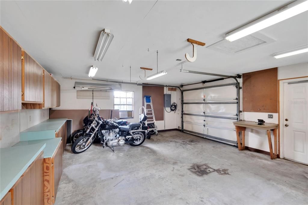 Detached Garage with workshop & Electricity