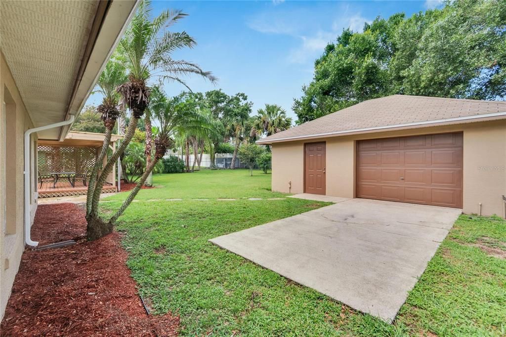 Detached Garage with workshop & Electricity