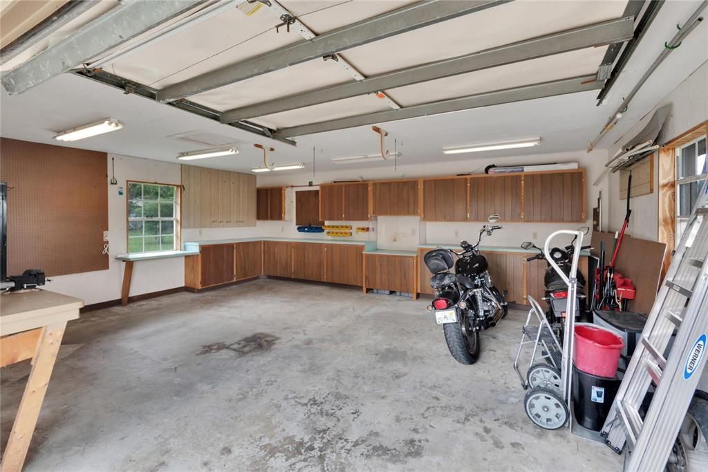 Detached Garage with workshop & Electricity