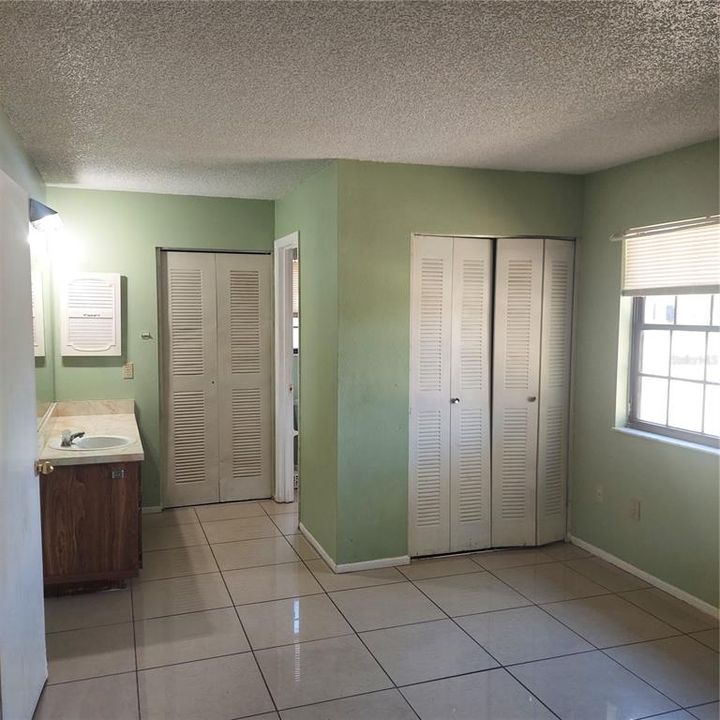 For Rent: $1,100 (2 beds, 2 baths, 832 Square Feet)