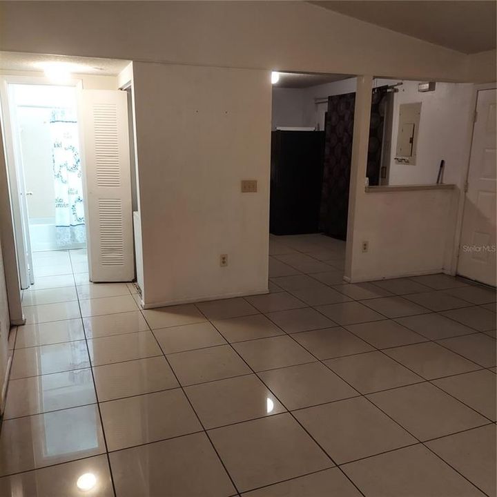 For Rent: $1,100 (2 beds, 2 baths, 832 Square Feet)