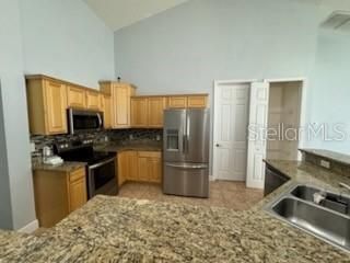 For Rent: $1,900 (4 beds, 2 baths, 1778 Square Feet)