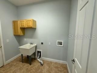 For Rent: $1,900 (4 beds, 2 baths, 1778 Square Feet)