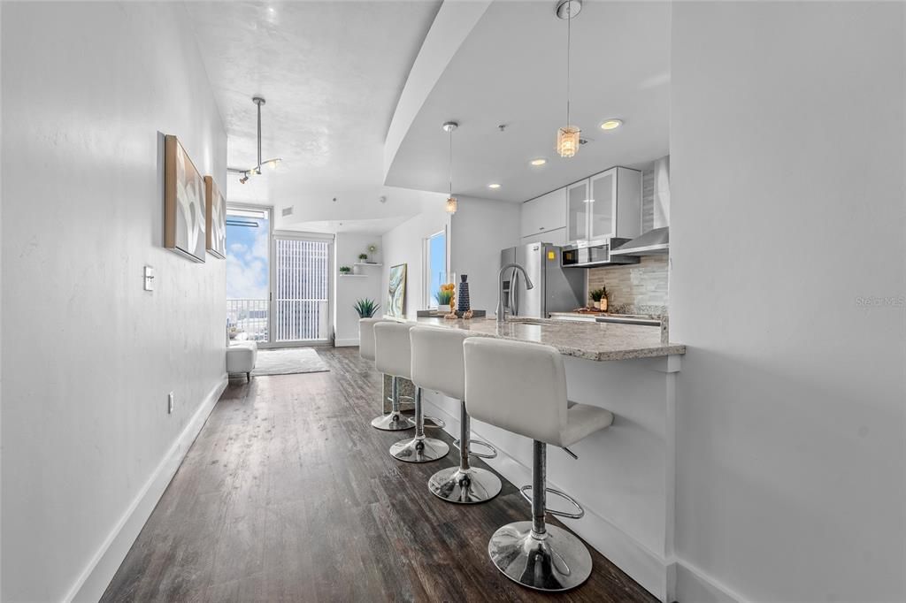 For Sale: $570,000 (1 beds, 1 baths, 838 Square Feet)