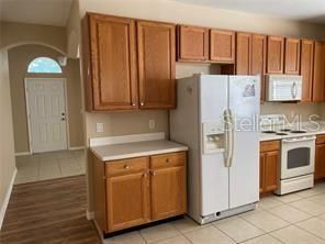 For Rent: $2,275 (3 beds, 2 baths, 1702 Square Feet)