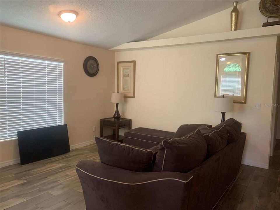 For Sale: $380,000 (3 beds, 2 baths, 1152 Square Feet)