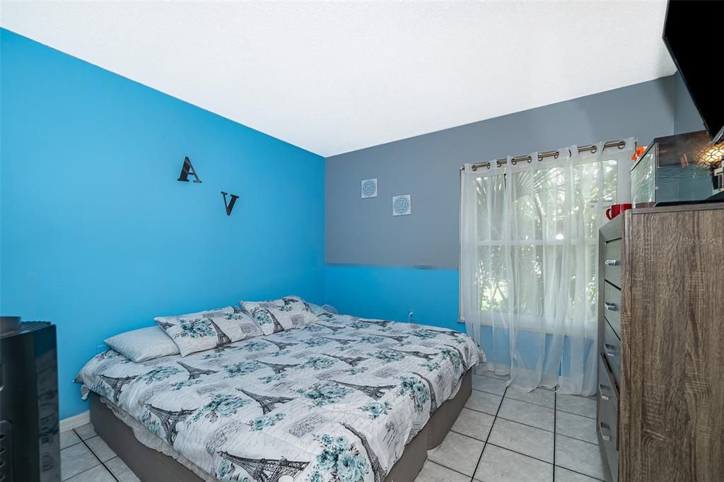 For Sale: $200,000 (2 beds, 2 baths, 1038 Square Feet)