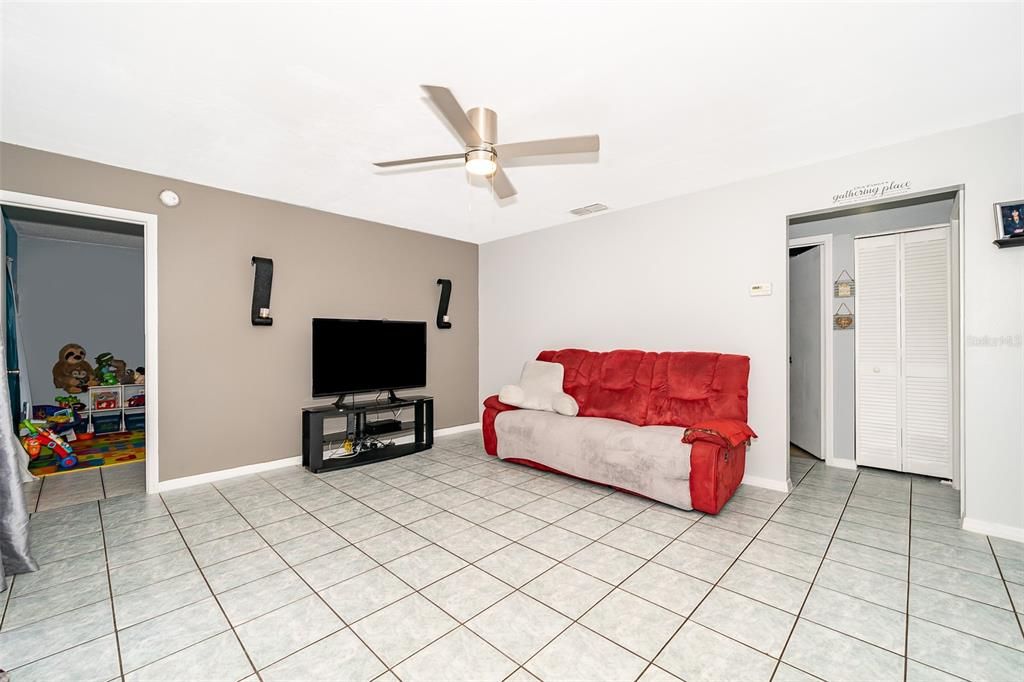 For Sale: $200,000 (2 beds, 2 baths, 1038 Square Feet)