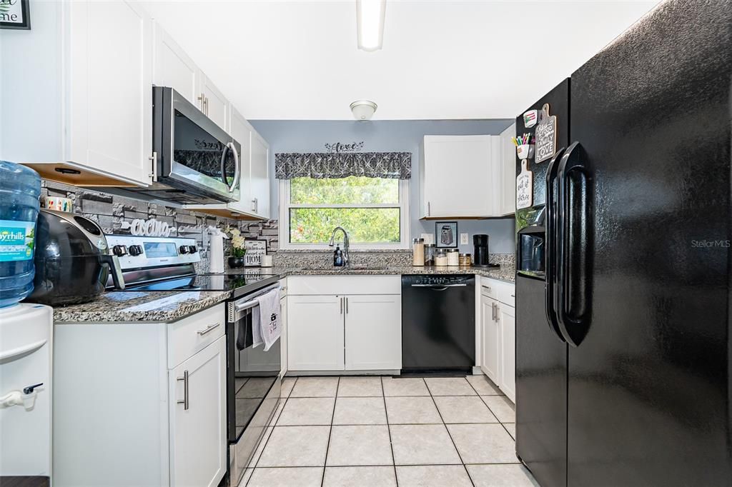 For Sale: $200,000 (2 beds, 2 baths, 1038 Square Feet)