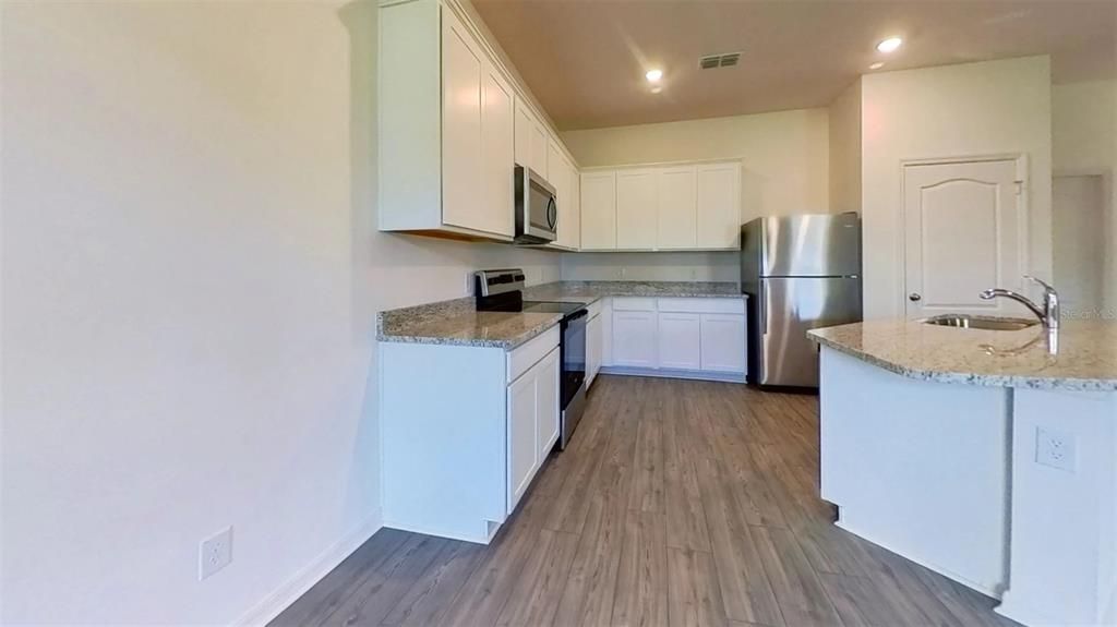 For Rent: $2,100 (3 beds, 2 baths, 1597 Square Feet)