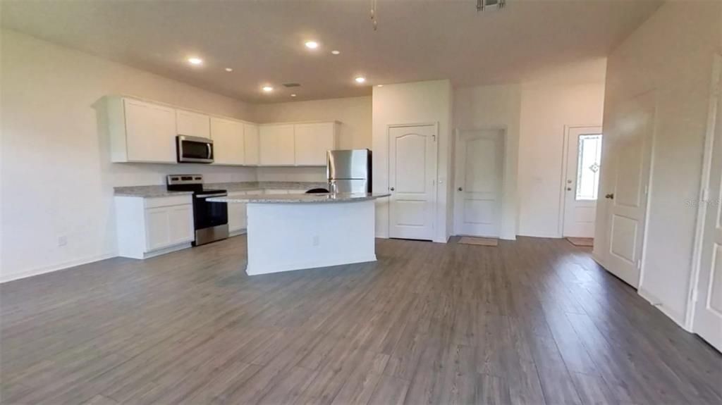 For Rent: $2,100 (3 beds, 2 baths, 1597 Square Feet)