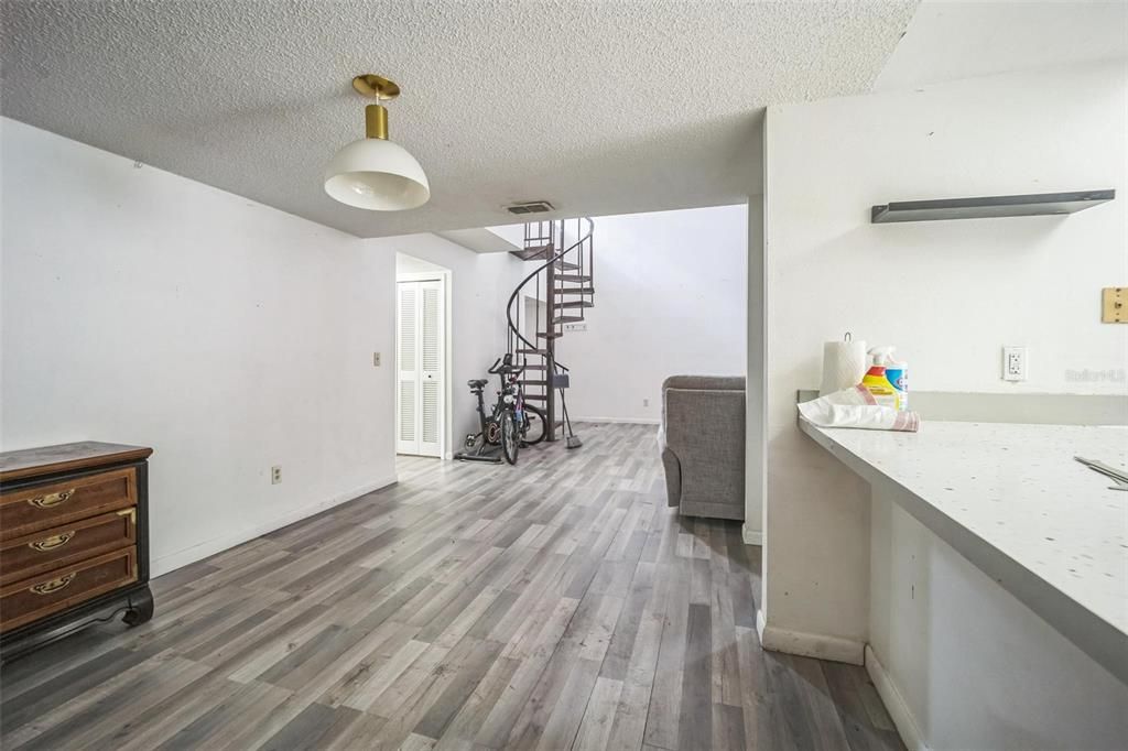 For Sale: $194,000 (2 beds, 2 baths, 1407 Square Feet)