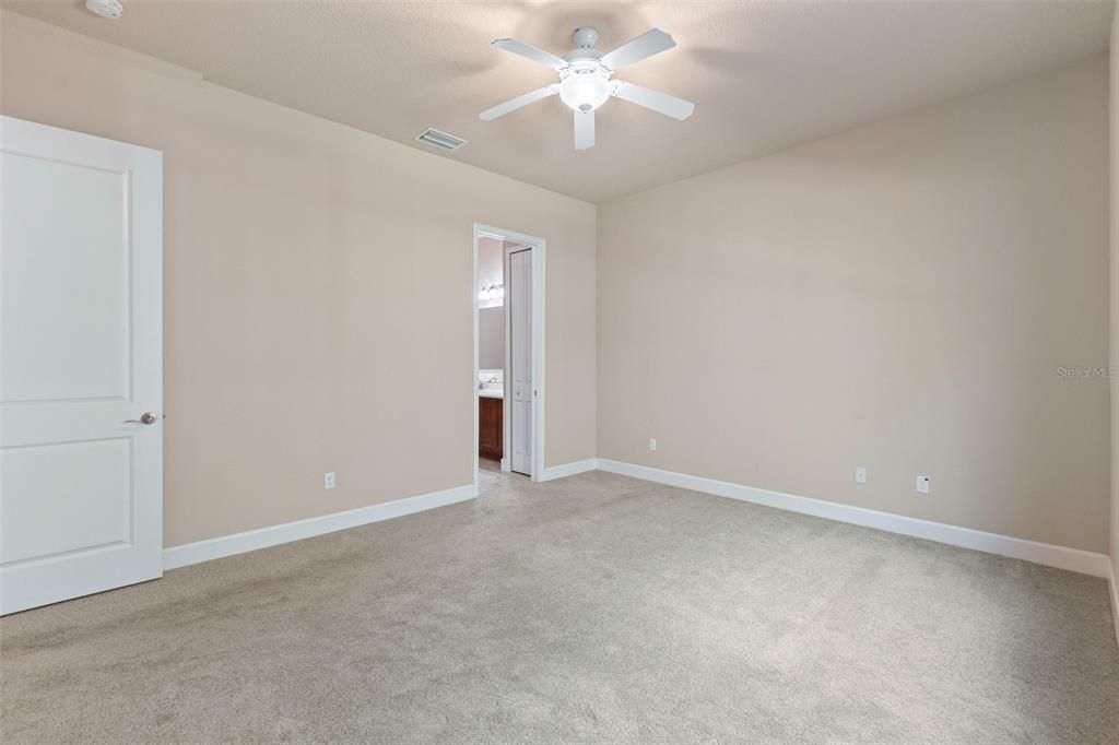 Master Bedroom w/Ceiling Fan