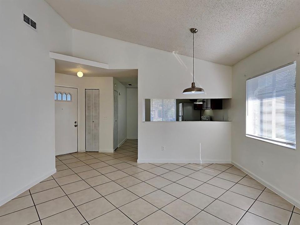 For Rent: $1,999 (3 beds, 2 baths, 1141 Square Feet)