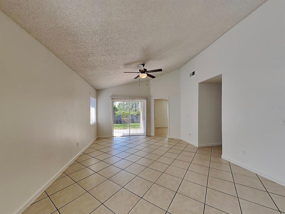 For Rent: $1,999 (3 beds, 2 baths, 1141 Square Feet)