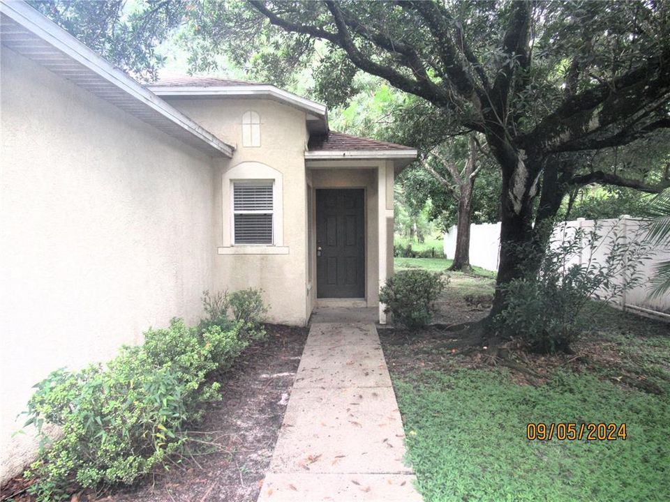 For Rent: $1,900 (3 beds, 2 baths, 1287 Square Feet)