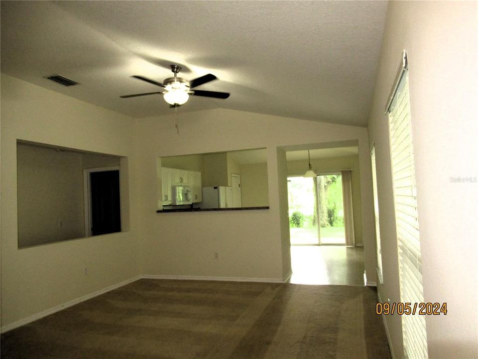 For Rent: $1,900 (3 beds, 2 baths, 1287 Square Feet)