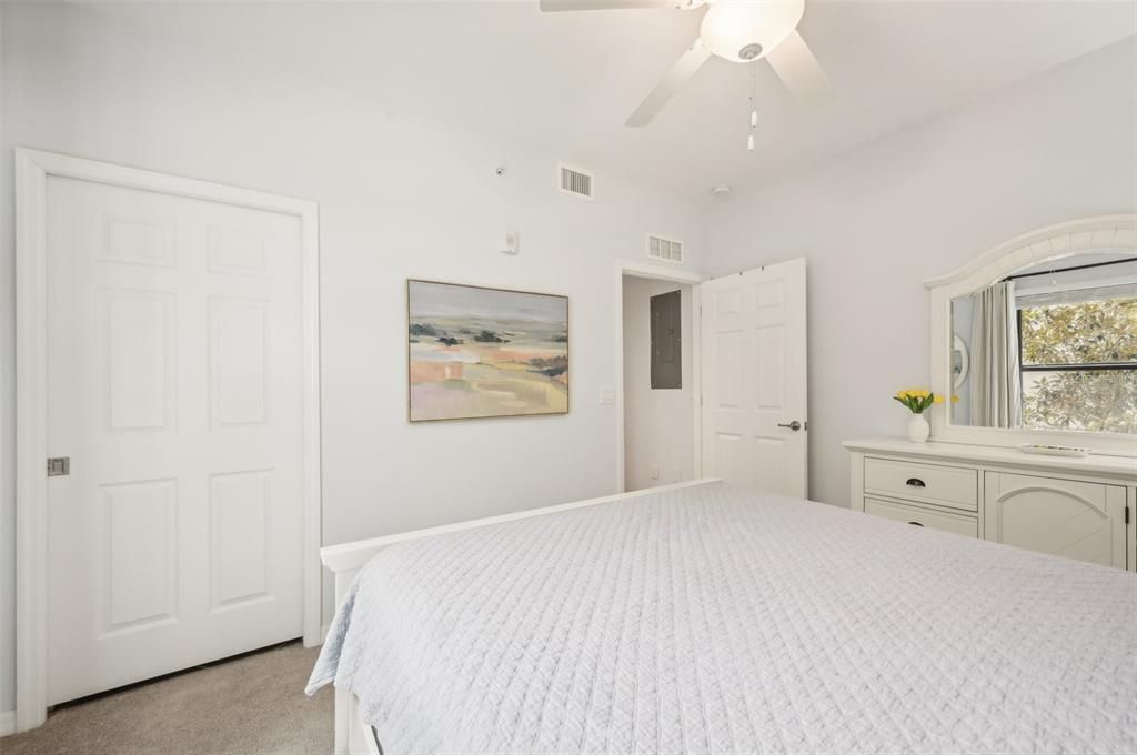 For Sale: $499,000 (2 beds, 2 baths, 1462 Square Feet)