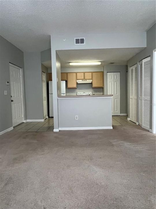 For Rent: $1,350 (1 beds, 1 baths, 643 Square Feet)