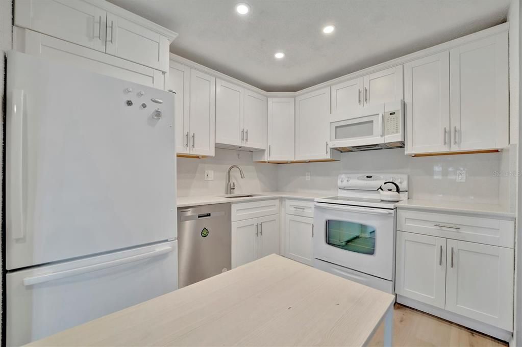 For Sale: $249,000 (2 beds, 2 baths, 1015 Square Feet)