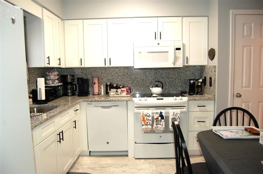 For Sale: $198,000 (2 beds, 2 baths, 1220 Square Feet)