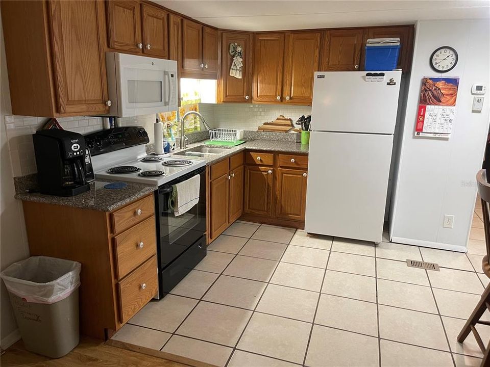 For Sale: $210,000 (2 beds, 2 baths, 700 Square Feet)