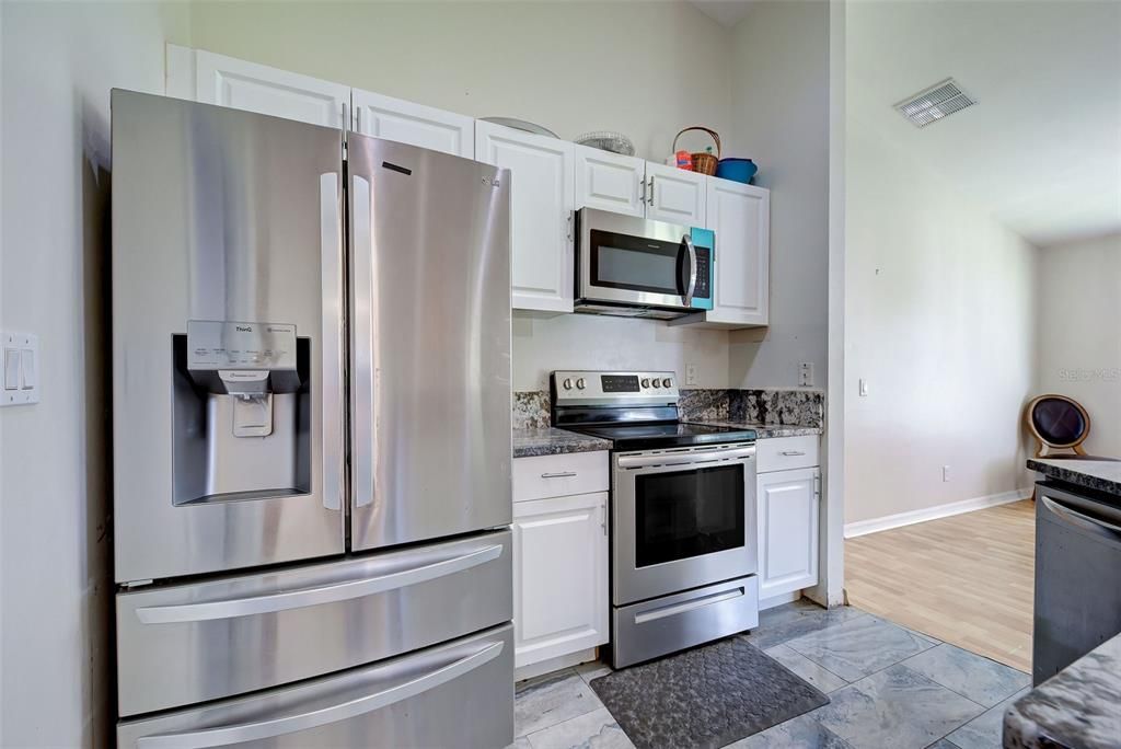 For Sale: $325,000 (3 beds, 2 baths, 1531 Square Feet)