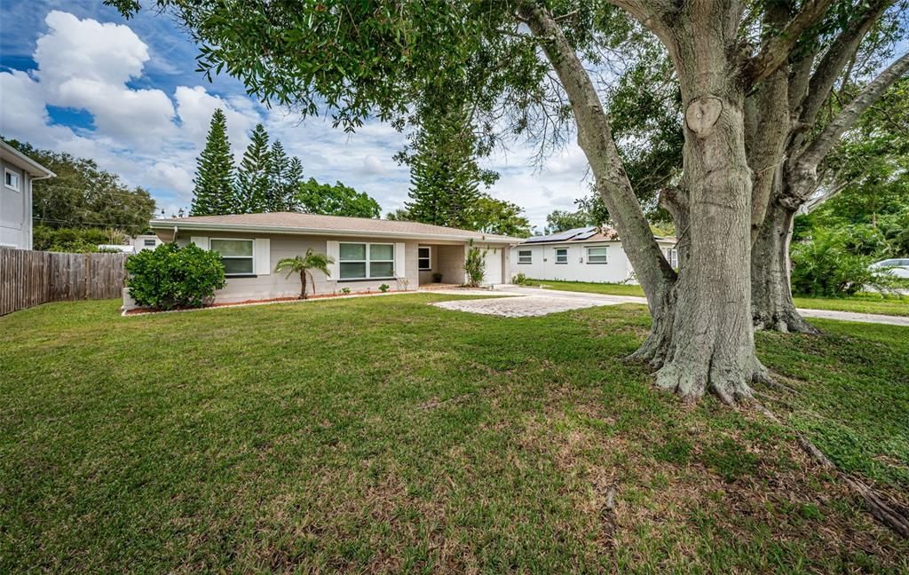 For Sale: $549,000 (3 beds, 2 baths, 1948 Square Feet)