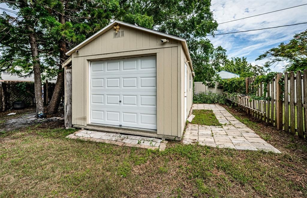 For Sale: $549,000 (3 beds, 2 baths, 1948 Square Feet)