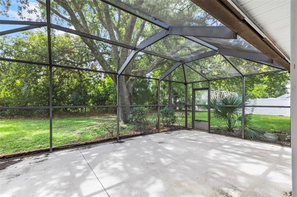 Screened Rear Patio