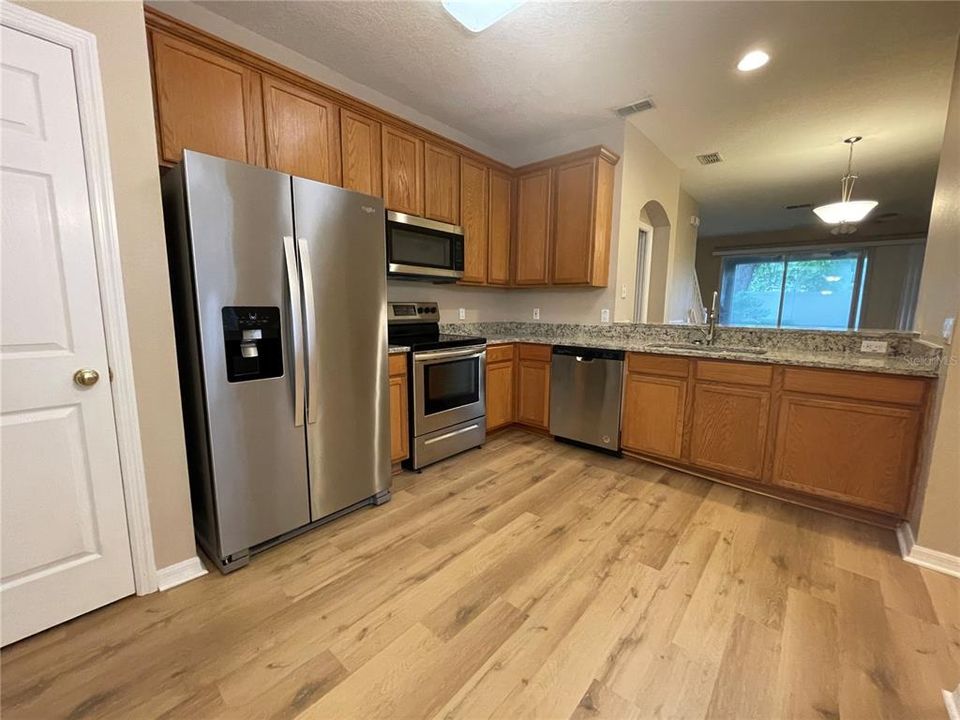 Active With Contract: $1,900 (2 beds, 2 baths, 1240 Square Feet)