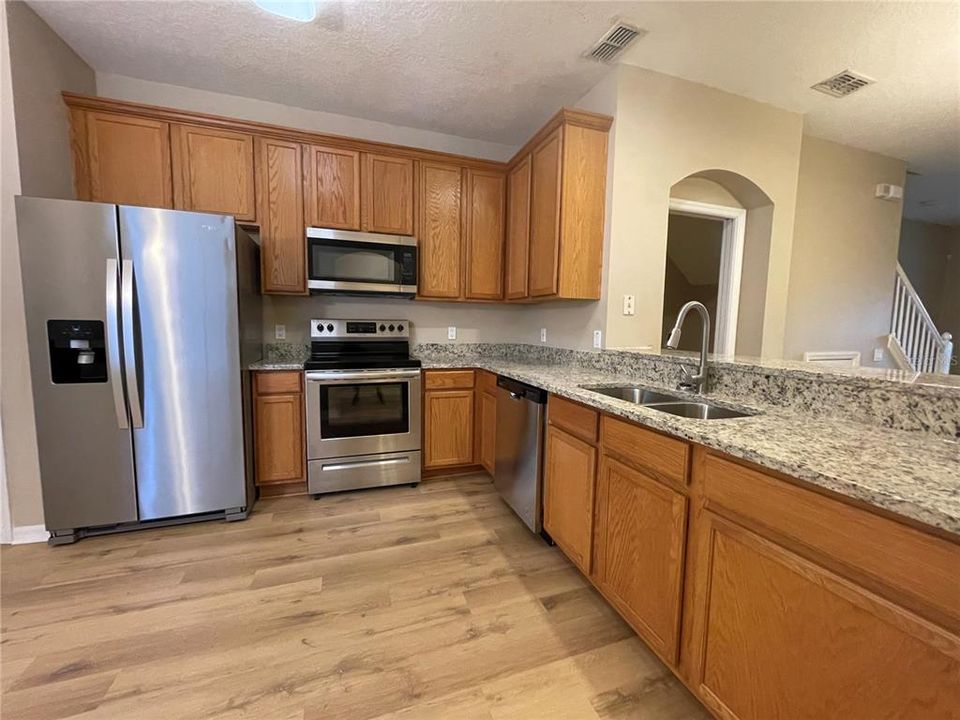 Active With Contract: $1,900 (2 beds, 2 baths, 1240 Square Feet)