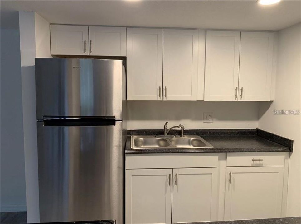 For Rent: $1,400 (1 beds, 1 baths, 687 Square Feet)