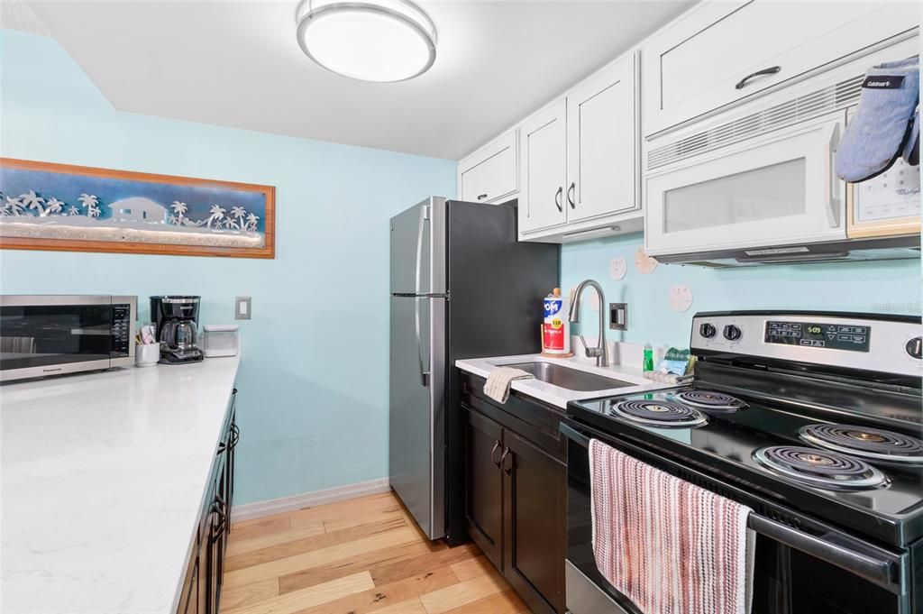 For Sale: $330,000 (1 beds, 1 baths, 480 Square Feet)