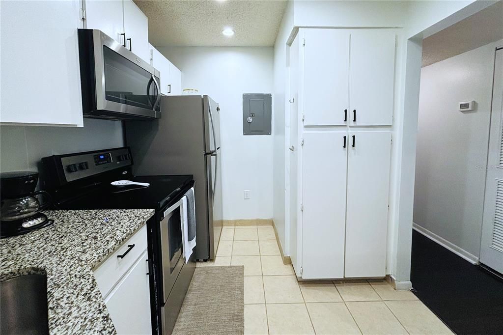 For Sale: $208,000 (2 beds, 2 baths, 1060 Square Feet)