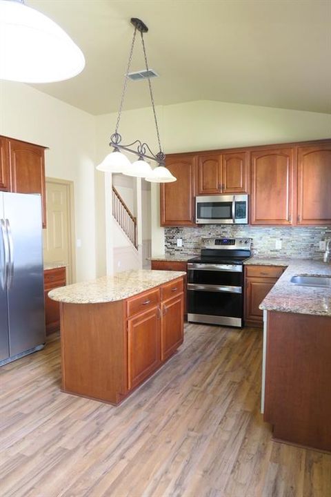 For Rent: $2,995 (4 beds, 2 baths, 2190 Square Feet)