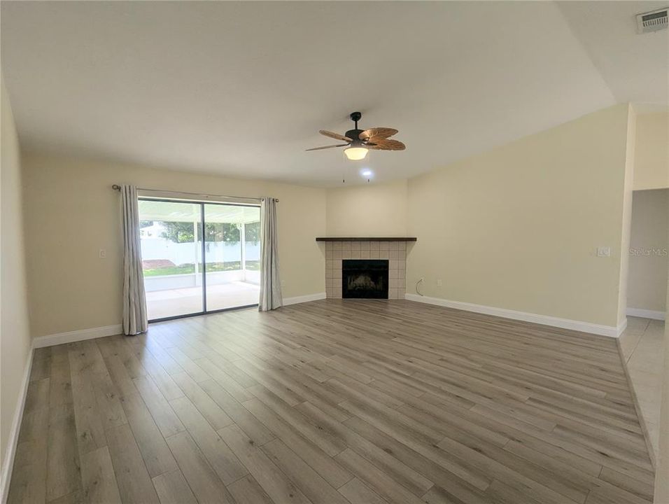 For Rent: $2,695 (3 beds, 2 baths, 1547 Square Feet)