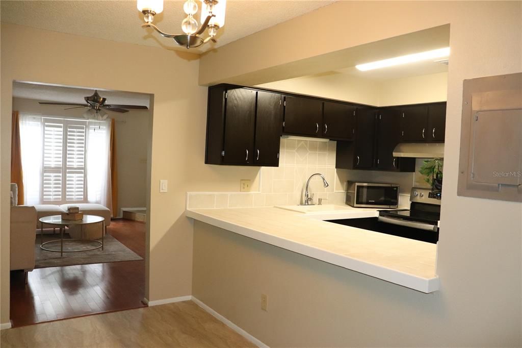 Active With Contract: $259,900 (2 beds, 2 baths, 1156 Square Feet)