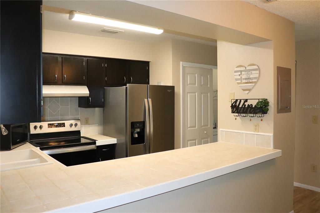 Active With Contract: $259,900 (2 beds, 2 baths, 1156 Square Feet)