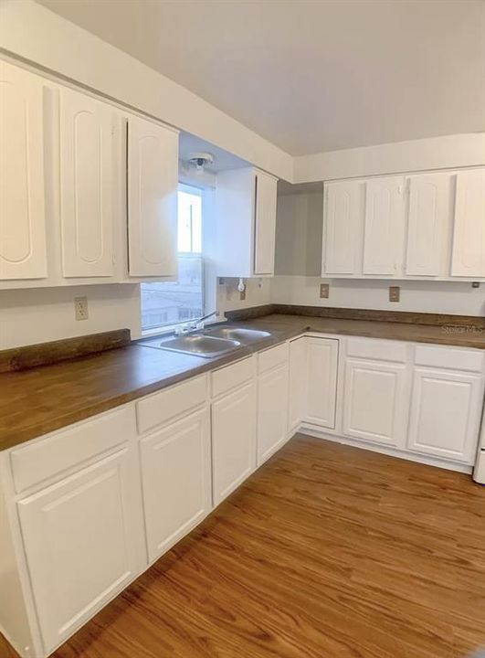 For Rent: $1,895 (2 beds, 1 baths, 900 Square Feet)