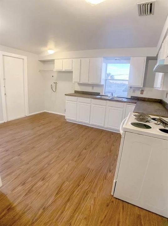 For Rent: $1,895 (2 beds, 1 baths, 900 Square Feet)