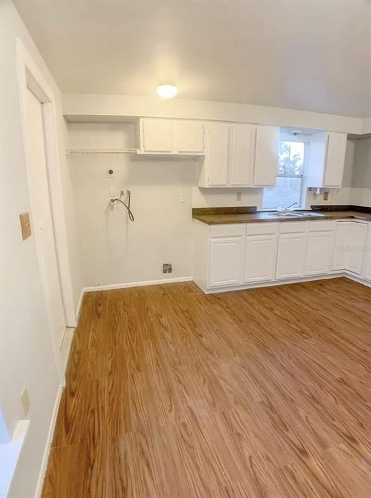 For Rent: $1,895 (2 beds, 1 baths, 900 Square Feet)