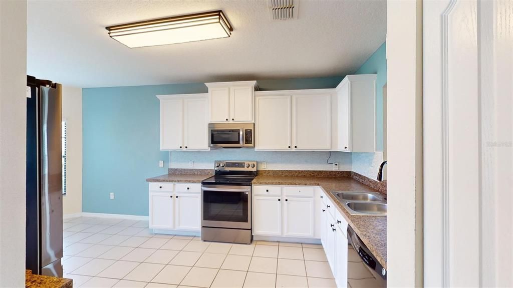 For Rent: $2,500 (3 beds, 2 baths, 1756 Square Feet)