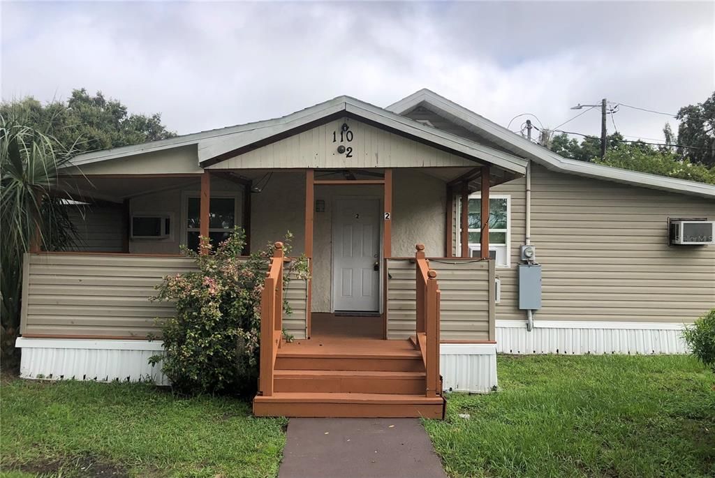 Active With Contract: $1,295 (3 beds, 2 baths, 1250 Square Feet)